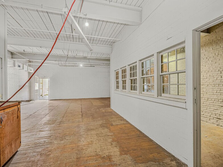 More Photos Of 1002 Douglas Ave, Opp Manufacturing For Lease