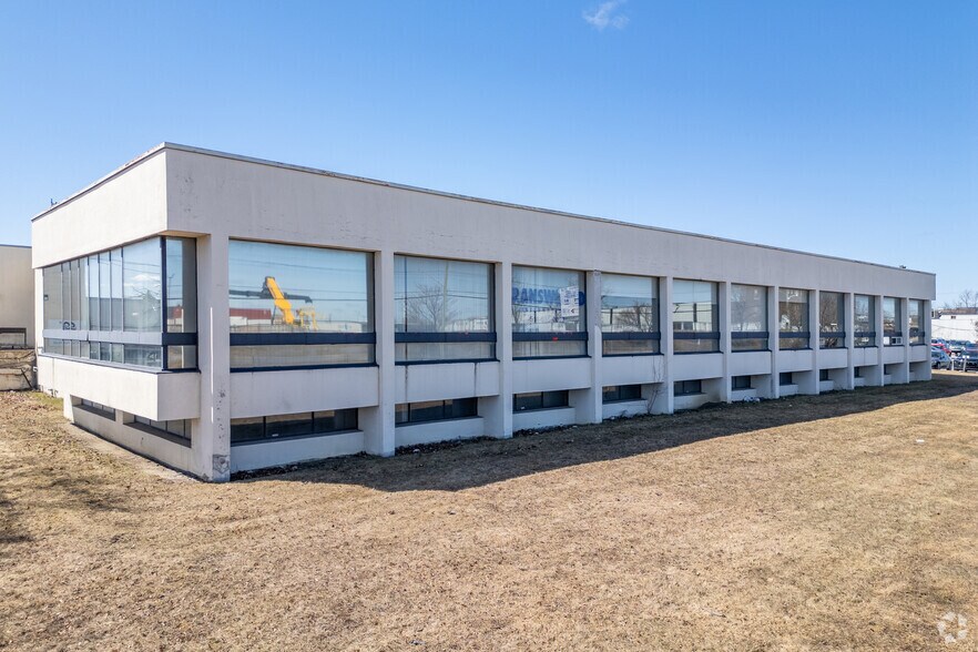 Primary Photo Of 2800 Av André, Dorval Truck Terminal For Lease