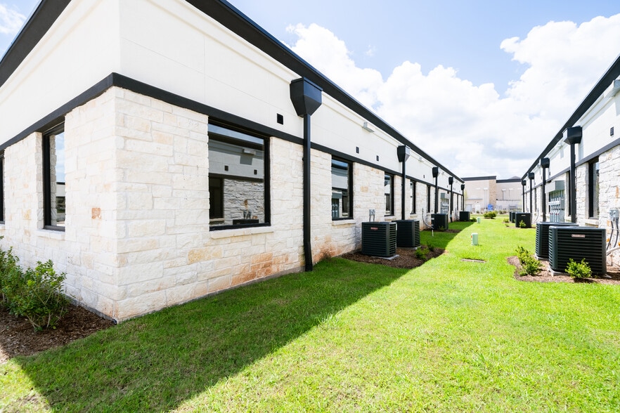 More Photos Of 5501 Cabrera Dr, Sugar Land Unknown For Lease