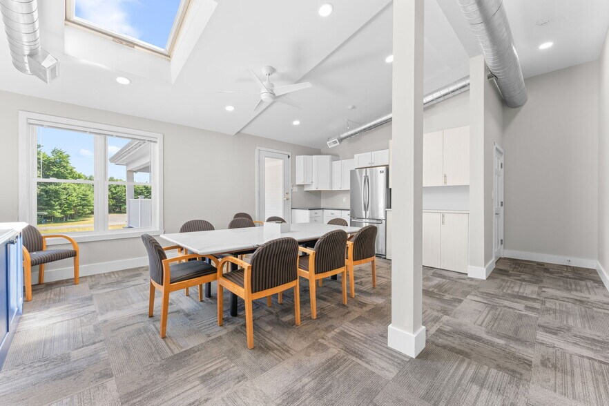 More Photos Of 580 Washington St, Easton Office For Lease