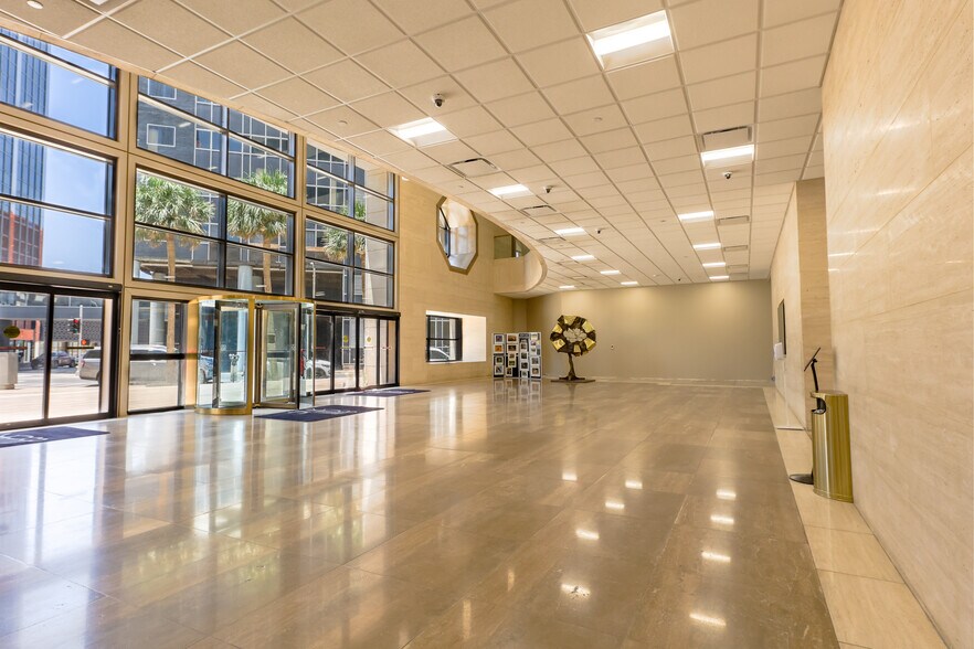 More Photos Of 802 N Carancahua St, Corpus Christi Office For Lease