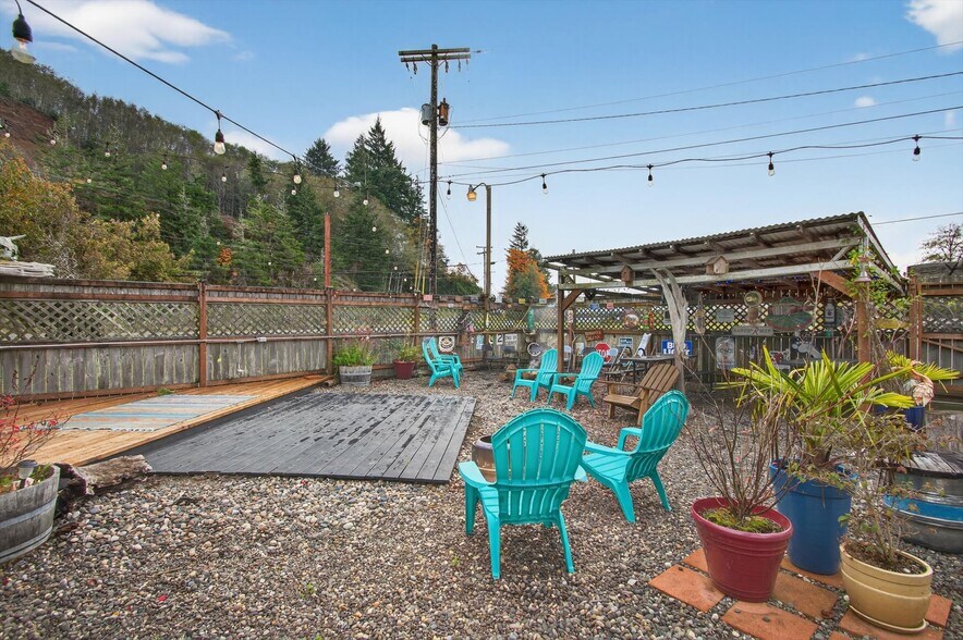More Photos Of 8 Fairgrounds Rd, Skamokawa Restaurant For Sale