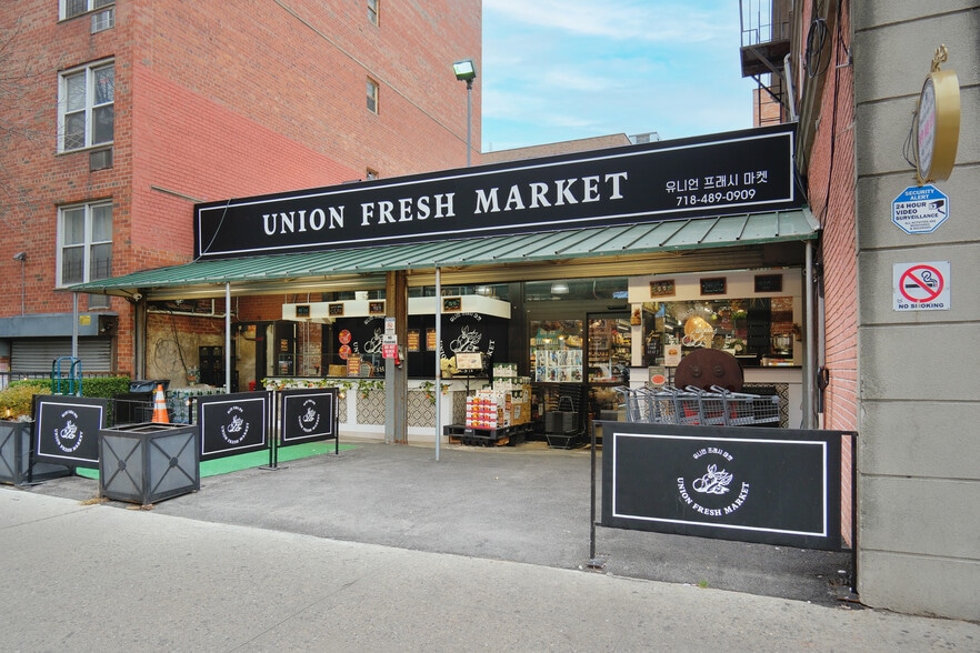 More Photos Of 14206 41st Ave, Flushing Supermarket For Lease