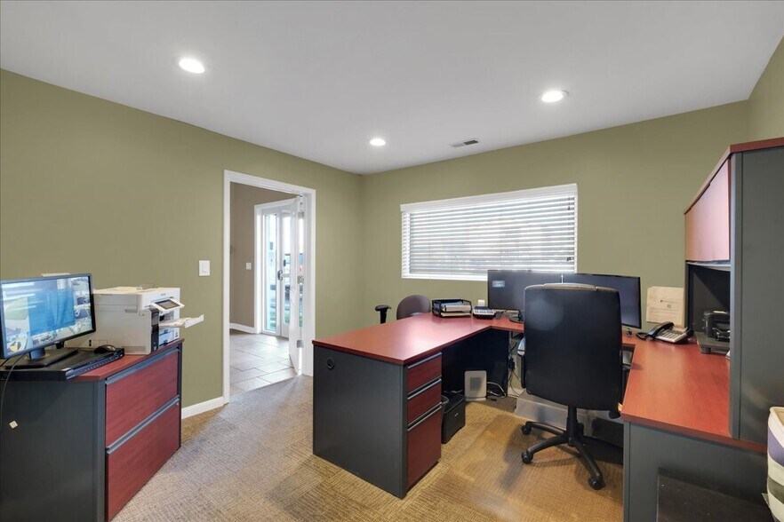 More Photos Of 1518 Petunia Ave, Louisville Warehouse For Sale