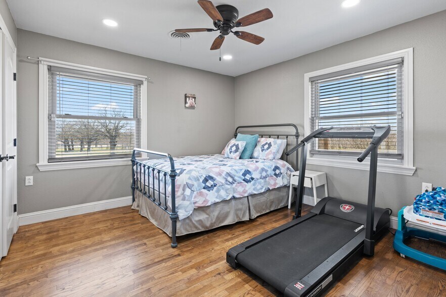 More Photos Of 1641 E Henderson St, Cleburne Land For Sale