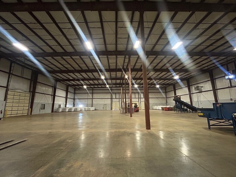 More Photos Of 40 Triplett Dr, London Warehouse For Lease