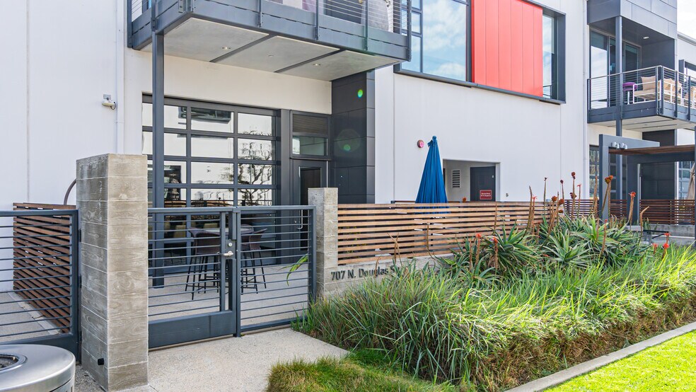 More Photos Of 701-723 N Douglas St, El Segundo Loft Creative Space For Lease