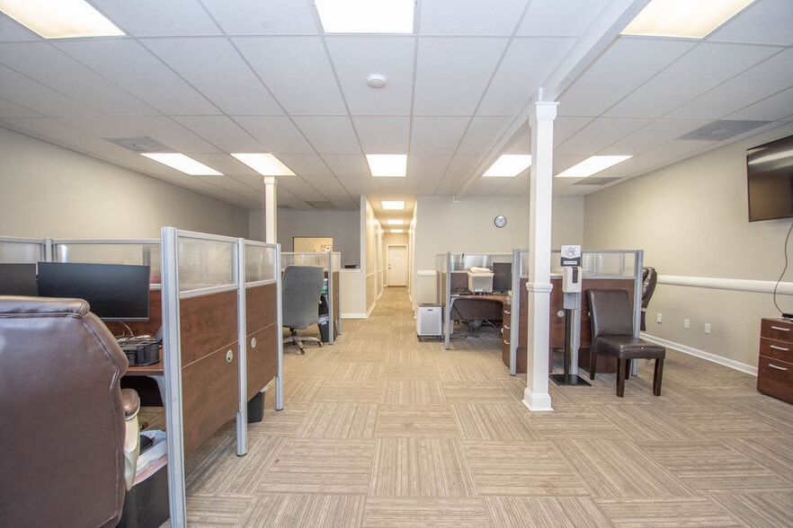 More Photos Of 14 Brown St, Newnan Office For Sale