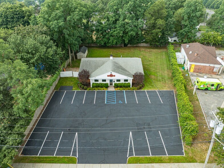 More Photos Of 1698 Roosevelt Ave, Bohemia Office For Sale