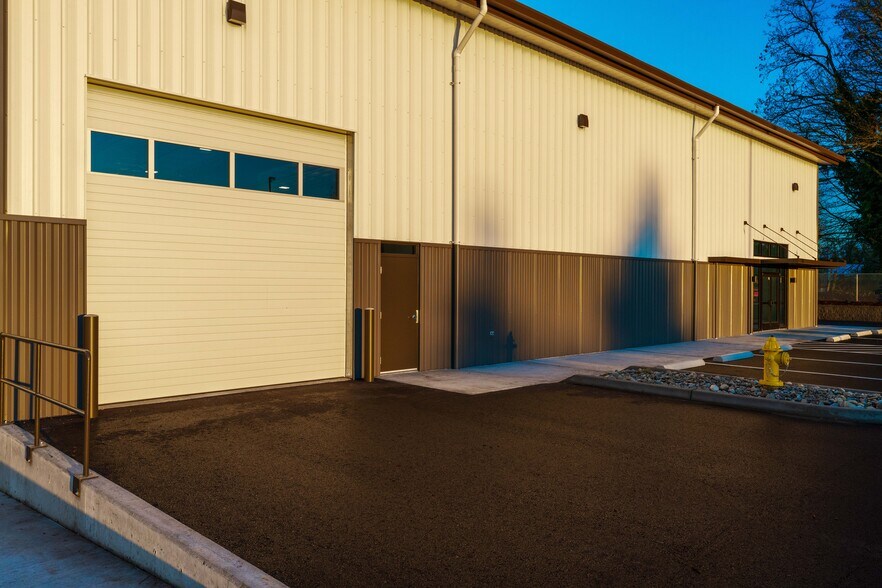 More Photos Of 8208 River, Tumwater Warehouse For Lease