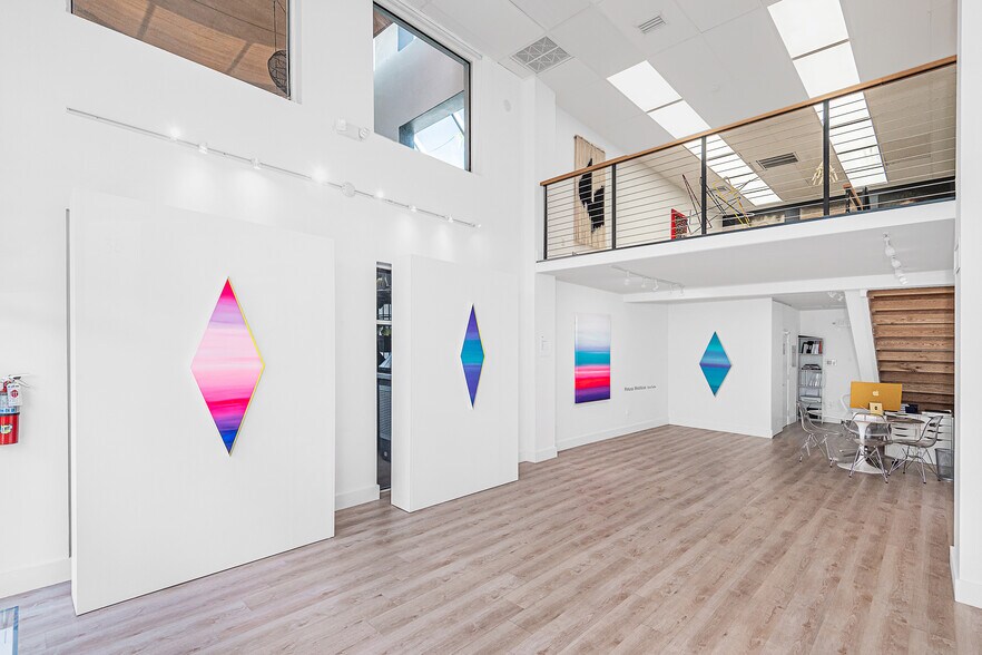 More Photos Of 260 Crandon Blvd, Key Biscayne Bank For Lease