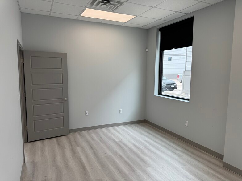 More Photos Of 27435 Oak Ridge North School Rd, Conroe Industrial For Lease