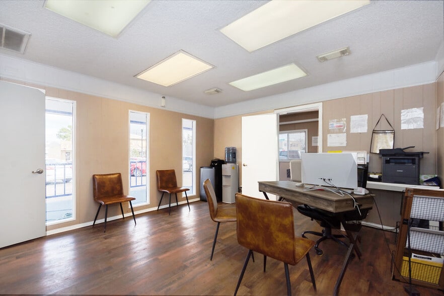 More Photos Of 120 E Mulberry St, Angleton Auto Dealership For Sale