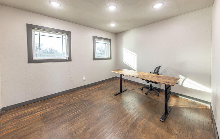 More Photos Of 2617-2619 34th St, Lubbock Loft Creative Space For Sale