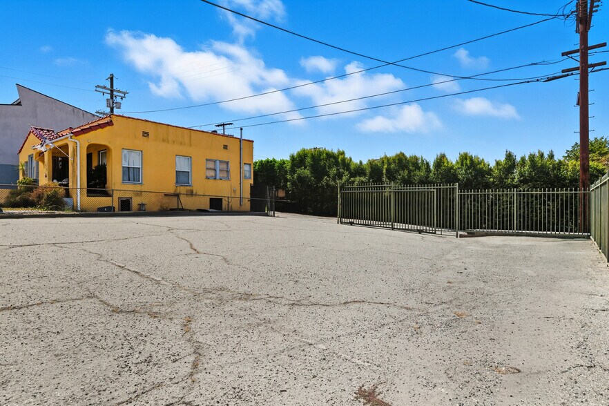 More Photos Of 7601 Crenshaw Blvd, Los Angeles Office For Lease