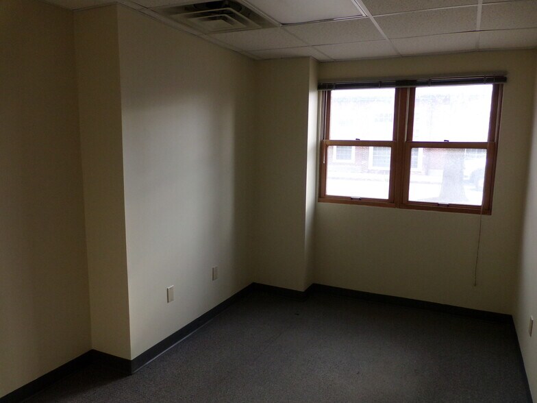 More Photos Of 67 Water St, Laconia Medical For Lease