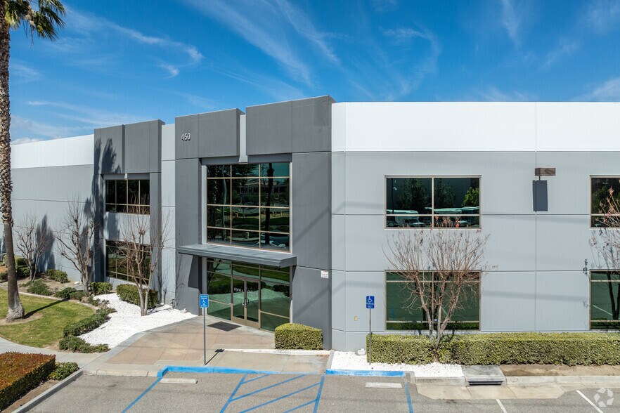More Photos Of 450 Parkcenter Cir N, San Bernardino Distribution For Lease