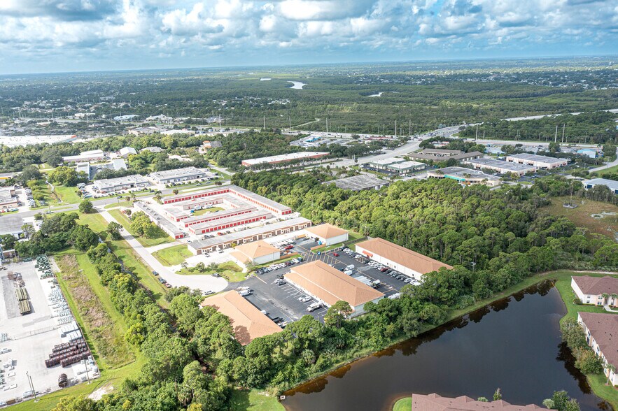 More Photos Of 1053 SE Holbrook Ct, Port Saint Lucie Warehouse For Lease