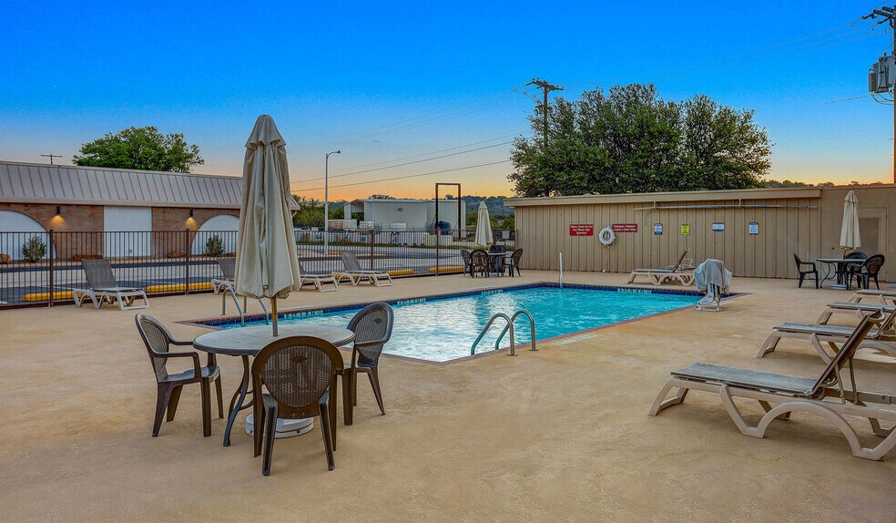 More Photos Of 1312 N Service Rd, Sonora Hotel For Sale