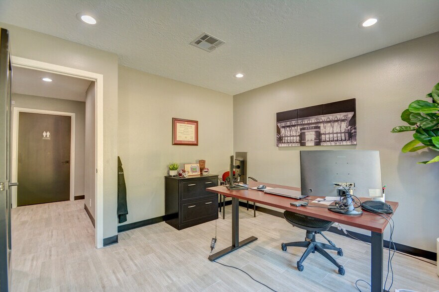 More Photos Of 26615 Oak Ridge Dr, The Woodlands Office For Lease
