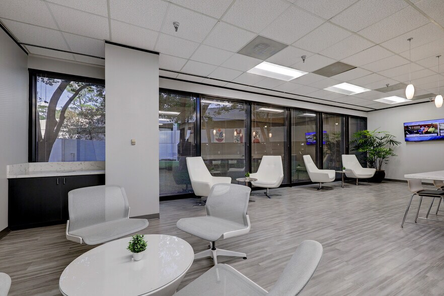 More Photos Of 15600 John F Kennedy Blvd, Houston Office For Lease