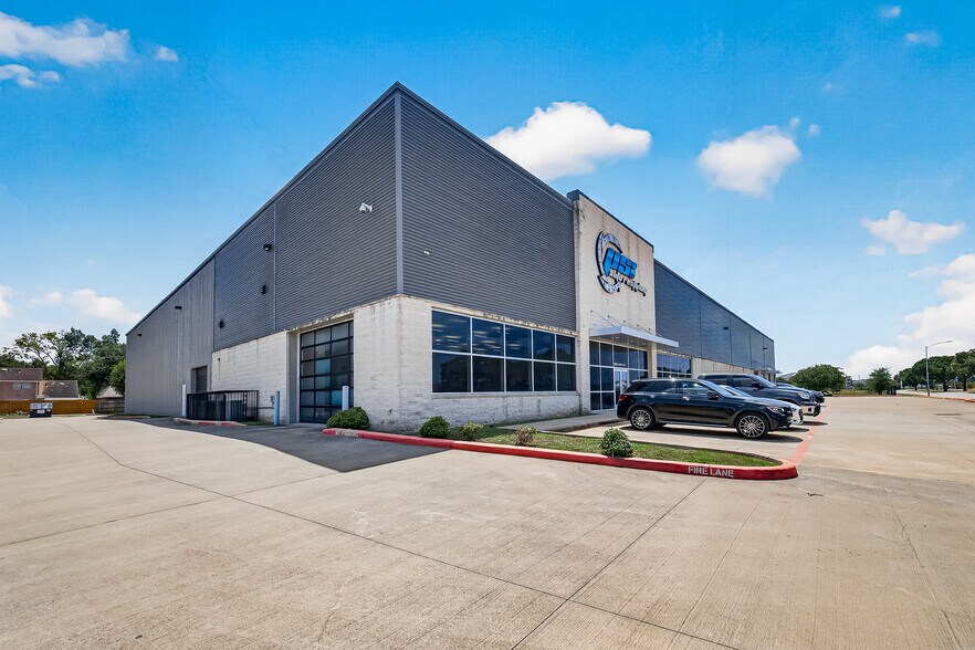 More Photos Of 15135 Bellaire Blvd, Houston Warehouse For Lease