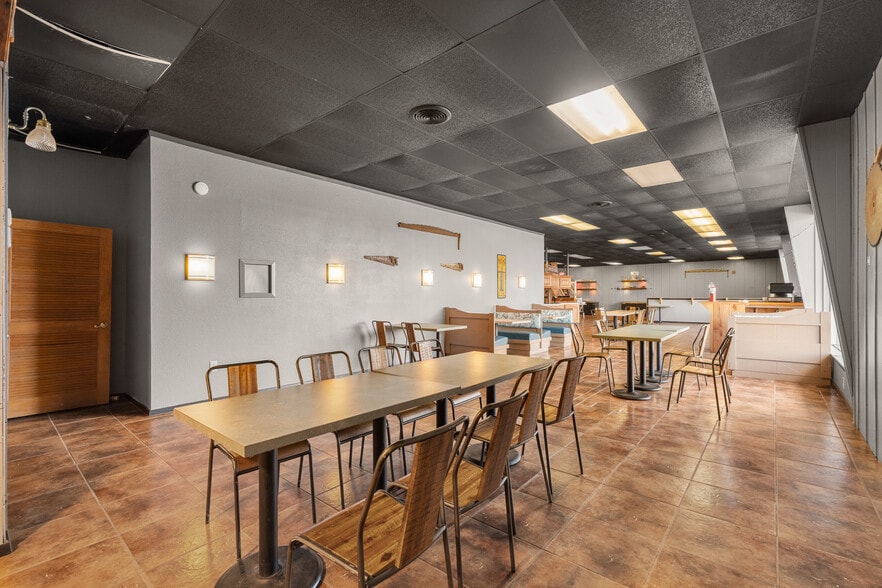 More Photos Of 5006 Morris St, Moss Point Restaurant For Sale