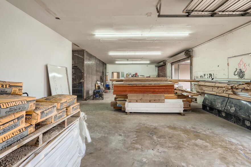 More Photos Of 11204 Bluff Bend Dr, Austin Light Manufacturing For Sale