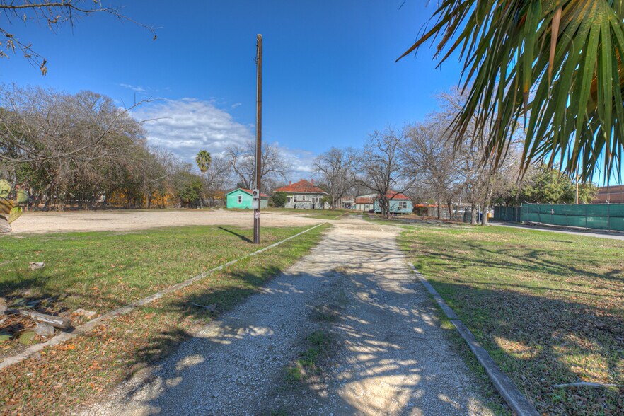 More Photos Of 650-664 S Seguin Ave, New Braunfels Land For Sale