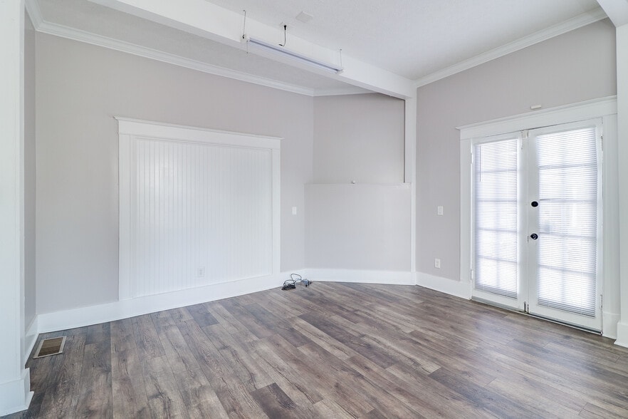 More Photos Of 104 W Candler St, Winder Medical For Sale