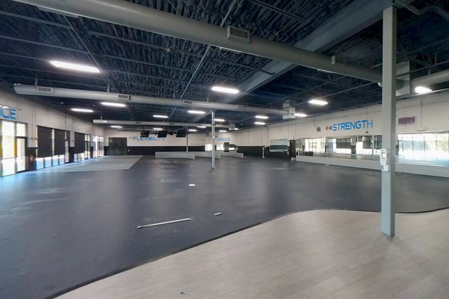 More Photos Of 1423 E Brandon Blvd, Brandon Health Club For Lease
