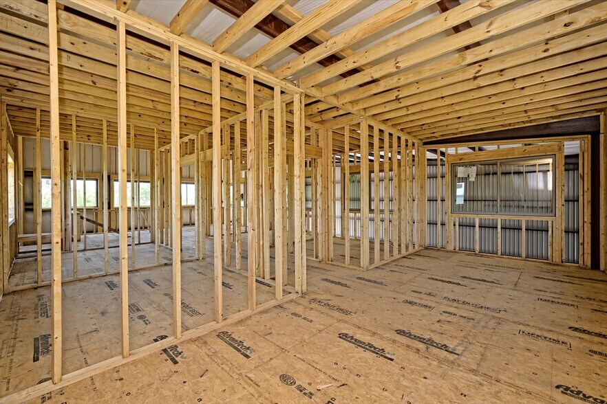 More Photos Of 10020 Darden Hill Rd, Austin Light Distribution For Lease