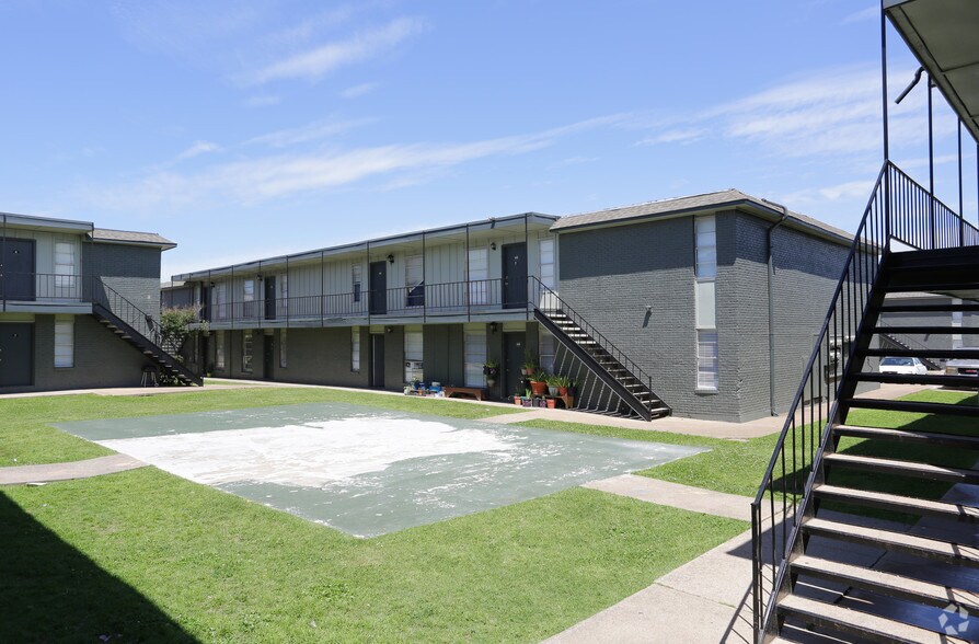 More Photos Of 504 Dudley Cir, Arlington Apartments For Sale