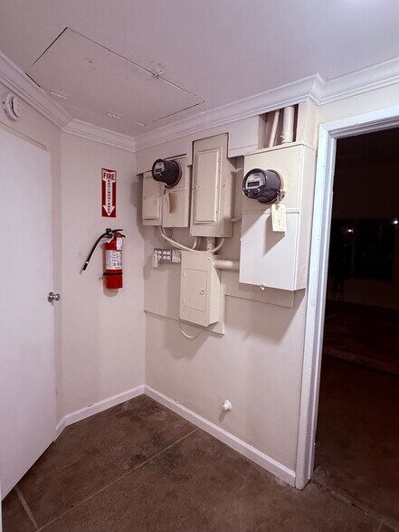 More Photos Of 1715 Mariposa Ave, Los Angeles Freestanding For Lease