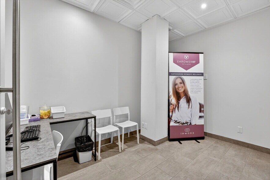 More Photos Of 3075 Hospital Gate, Oakville Medical For Lease