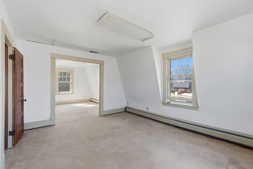 More Photos Of 194-196 New London Tpke, Glastonbury Office For Sale