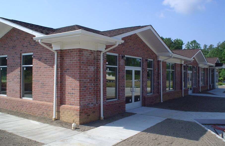 More Photos Of 16021 Kairos Rd, Colonial Heights Medical For Lease