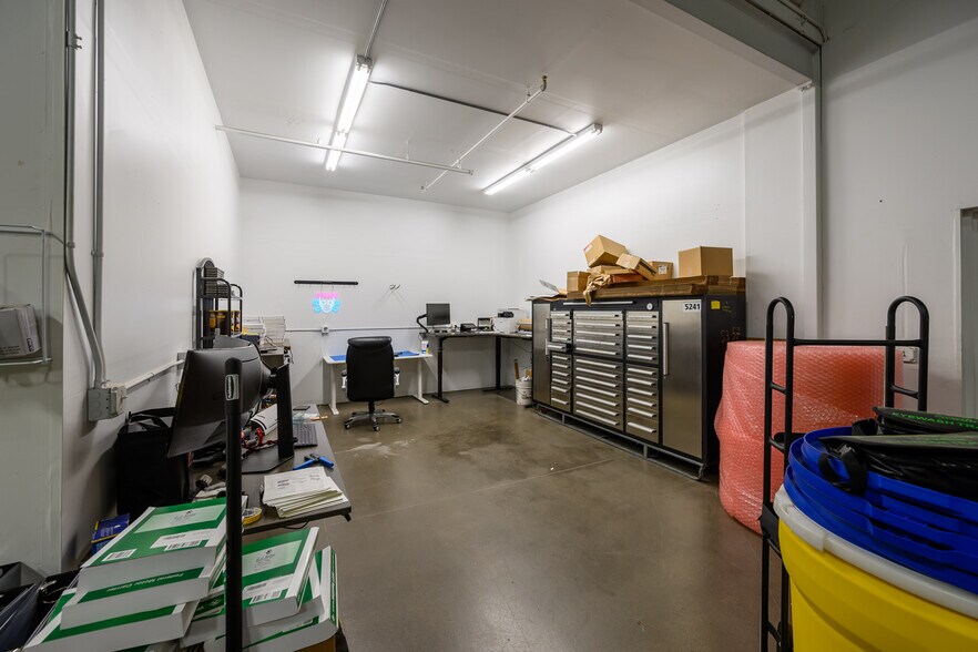 More Photos Of 2123 Deerhound ave, Redmond Service For Lease