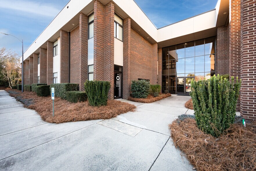 More Photos Of 10801 Johnston Rd, Charlotte Office For Lease