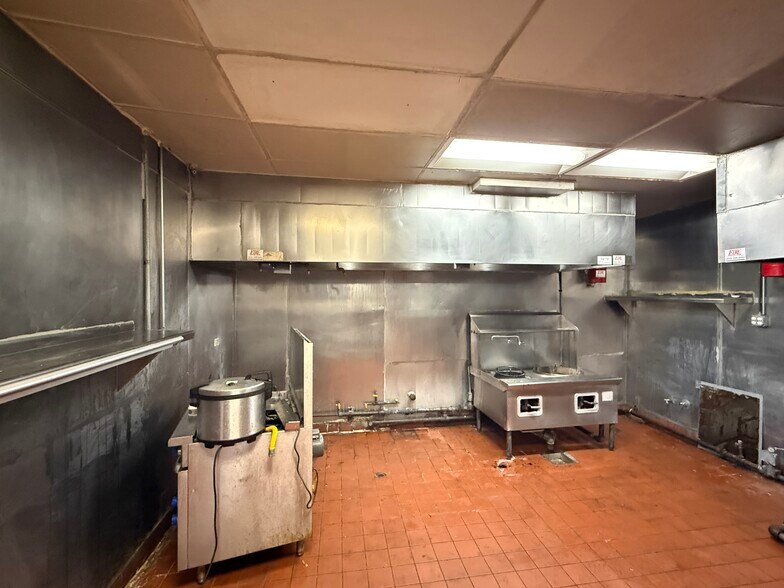 More Photos Of 445 E Anaheim St, Wilmington Unknown For Lease