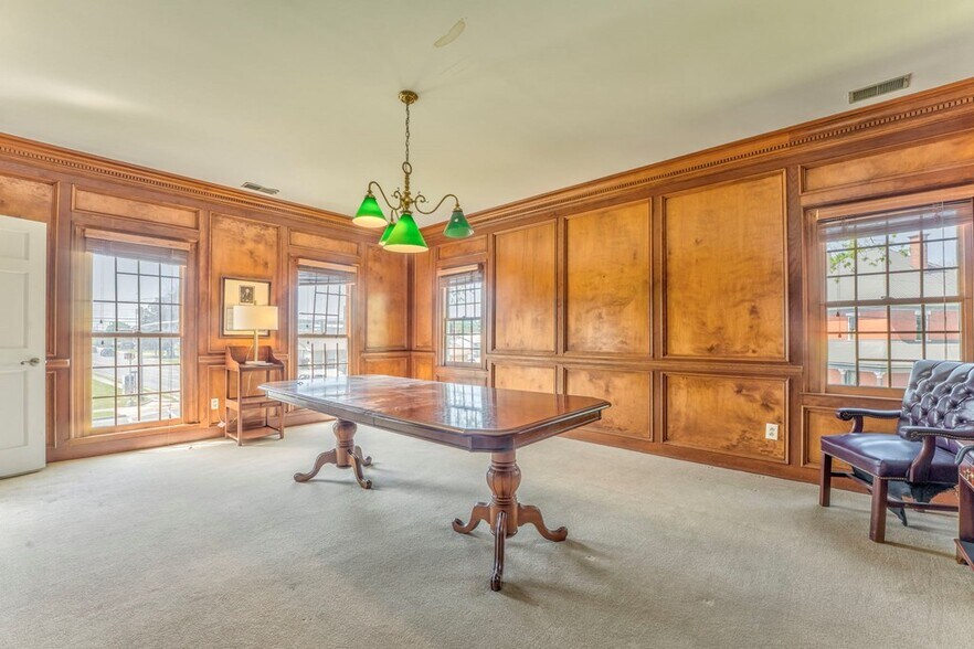 More Photos Of 417 Court St, Calhoun Office For Sale