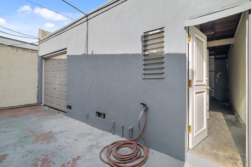 More Photos Of 5709 E Beverly Blvd, Los Angeles Office Residential For Lease