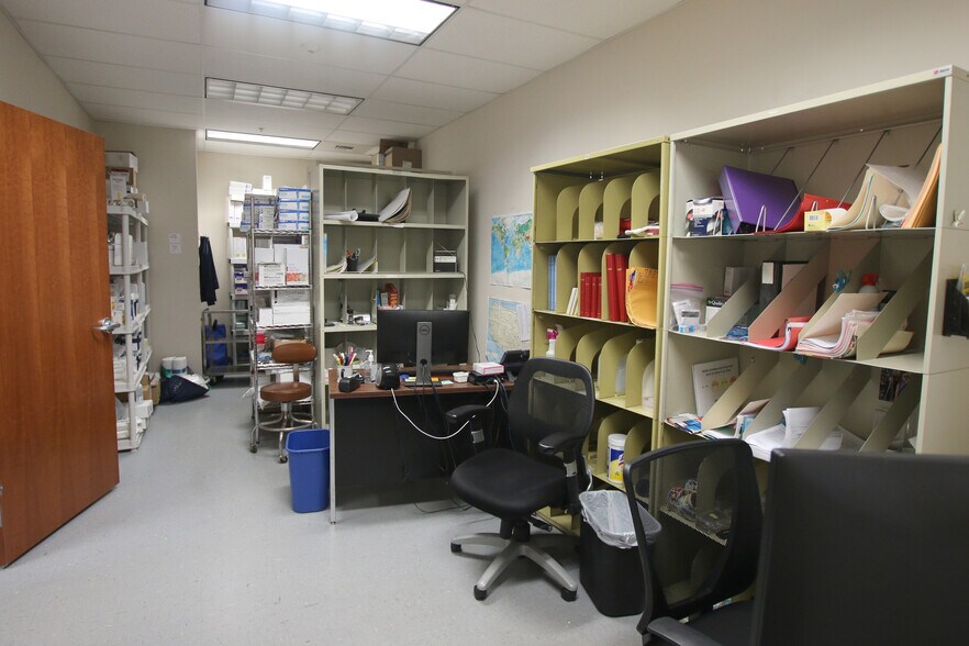 More Photos Of 16 Pelham Rd, Salem Medical For Sale