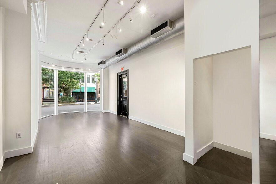 More Photos Of 168 Newbury St, Boston Freestanding For Lease