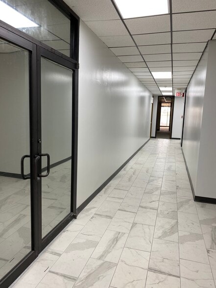 More Photos Of 333 West Loop North, Houston Office For Sale