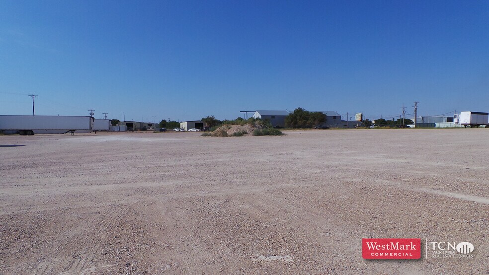 More Photos Of 910-920 E 66th St, Lubbock Land For Lease
