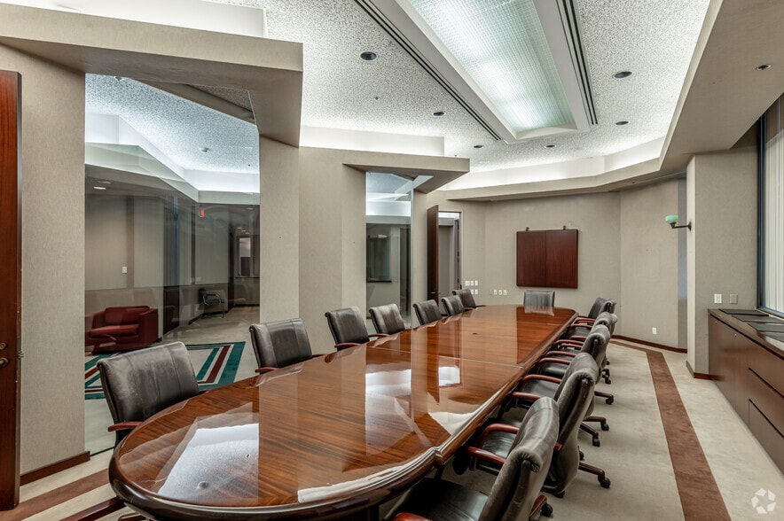 More Photos Of 625 N Grand Ave, Santa Ana Office For Sale