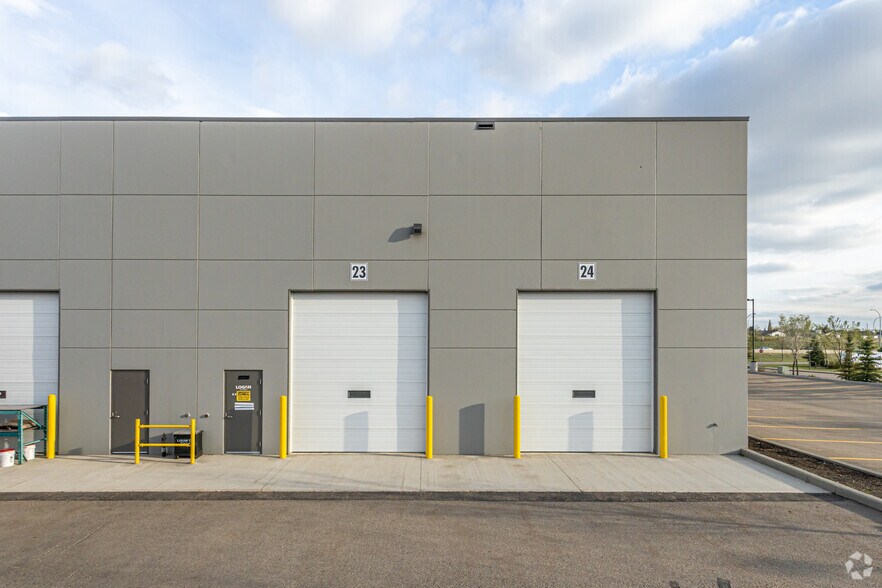 More Photos Of 4004-4124 51 Av NW, Edmonton Manufacturing For Lease