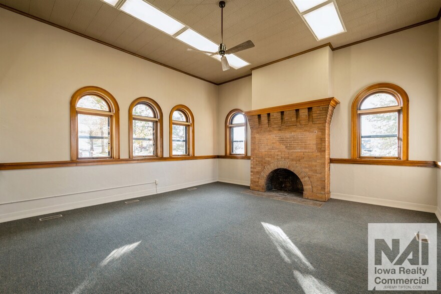 More Photos Of 100 E 1st St, Anamosa Specialty For Sale