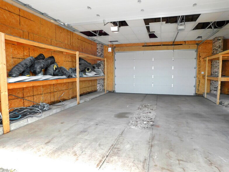 More Photos Of 769 N Blackhawk Blvd, Rockton Office For Lease